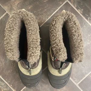 Merrell Winterlude Zip in Dusty Olive boots